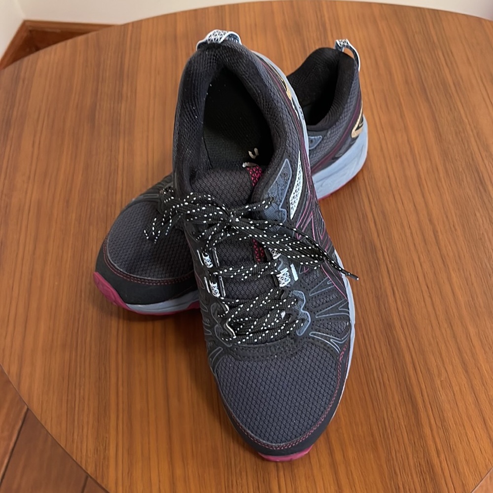 ASICS Running‎ Shoes - Picture 2 of 5